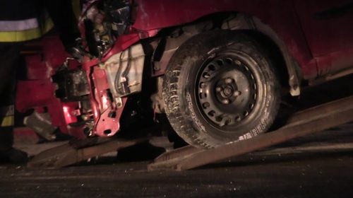 Három sérült a frontális karambolban Kislődnél