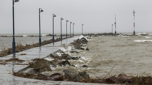 Harmadfokú vízkár-elhárítási készültséget rendeltek el a Balaton több településén