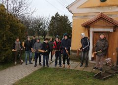 Ajkarendeken őrzik a hagyományokat-Rómába mentek a harangok