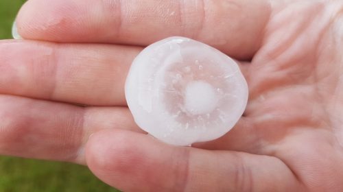 Pingponglabda nagyságú jég esett Ajkán