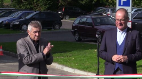 Több évtizedes álom vált valóra: Átadták a Béke utcai hidat Ajkán