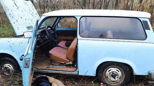 Tragikus baleset Vésén: Trabanttal sodródott le az útról