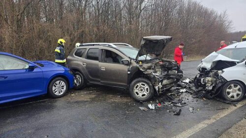 Hármas karambol a 61-es főúton 