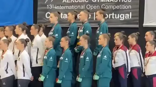 AJKAI DIÁK A VILÁGBAJNOKI DOBOGÓ TETEJÉN!