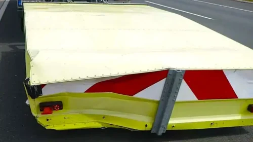 Újabb baleset: nekiütköztek a közúti dolgozók védőjárművének Szigetszentmiklóson