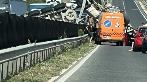 Teljes útzár a 8-as főúton: kamion borulhatott keresztbe, mentőhelikopter a helyszínen-folyamatos frissítés