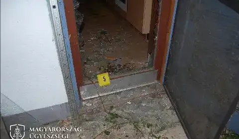 Tetten érték a szomszéd ház fosztogatóját – vádat emeltek a Somló környéki férfi ellen