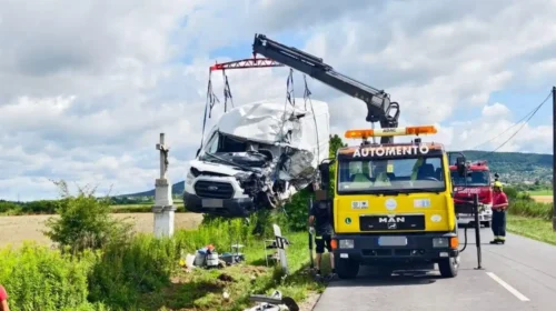 Halálos baleset Sümeg és Bazsi között – két furgon ütközött össze
