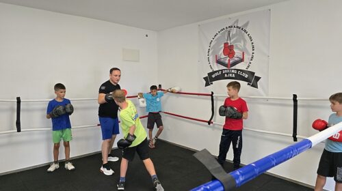 A Farkasfalka Harapni Tanul: Megnyitott a Wolf Boxing Club Ajka
