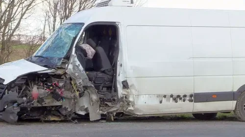 Összeütközött két autó a 77-es főúton 