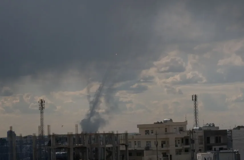 A „béke” ára: Trump háborúja lángba borítja a Közel-Keletet, miközben magyar katonák és civilek rekedtek a tűzvonalban